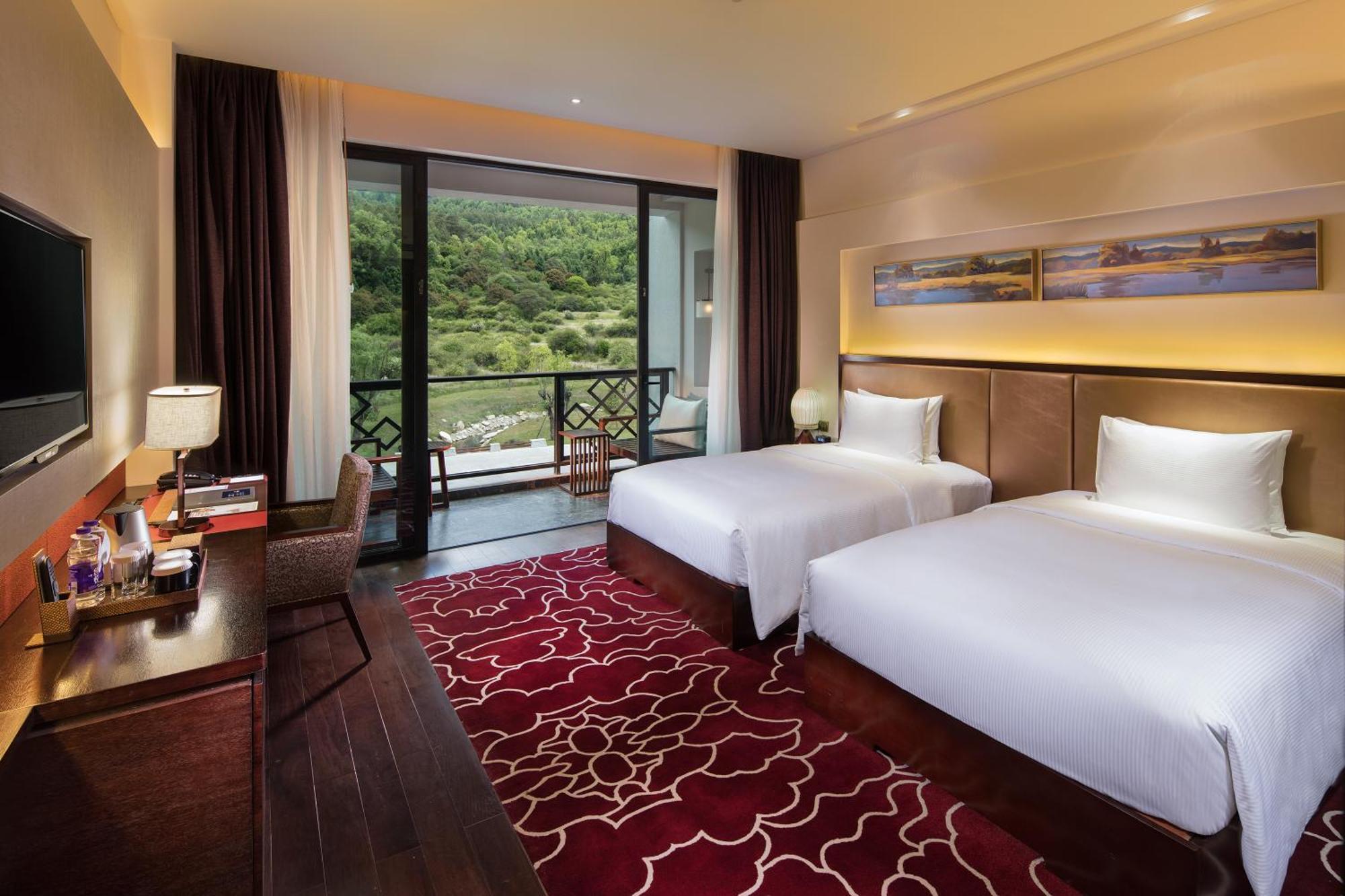 Hilton Linzhi Resort Nyingchi Bagian luar foto