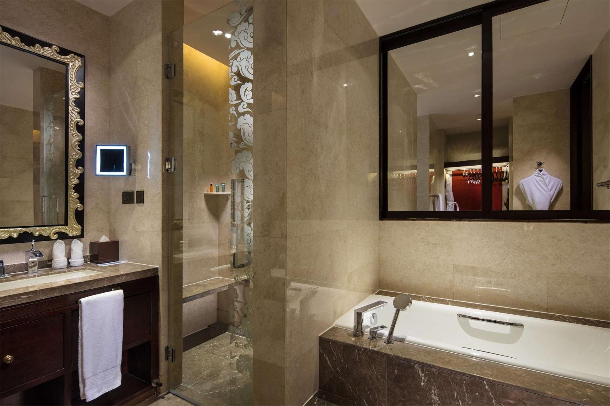Hilton Linzhi Resort Nyingchi Bagian luar foto