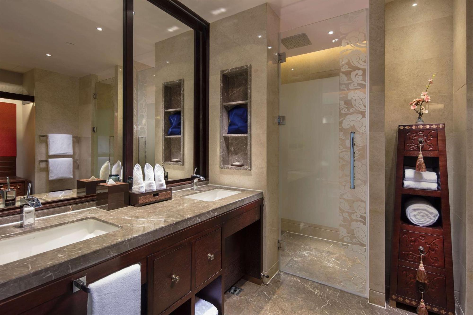 Hilton Linzhi Resort Nyingchi Bagian luar foto