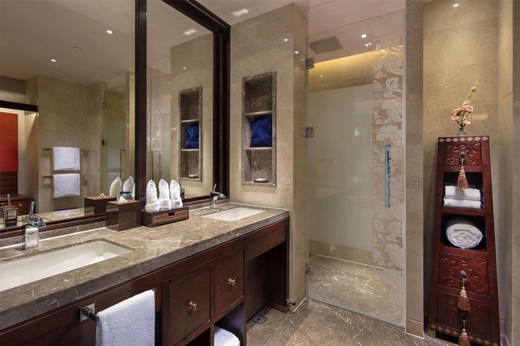 Hilton Linzhi Resort Nyingchi Bagian luar foto