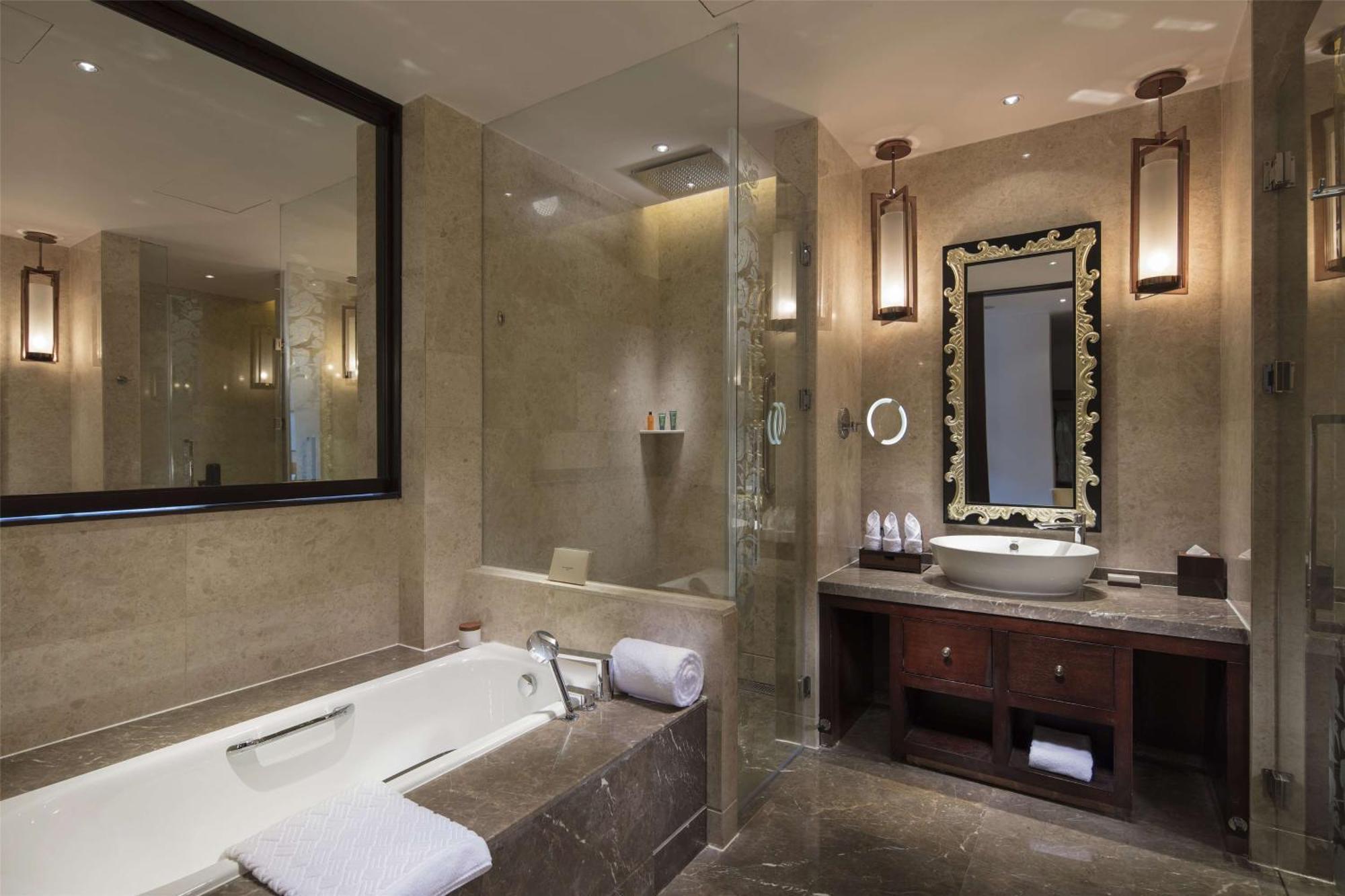 Hilton Linzhi Resort Nyingchi Bagian luar foto