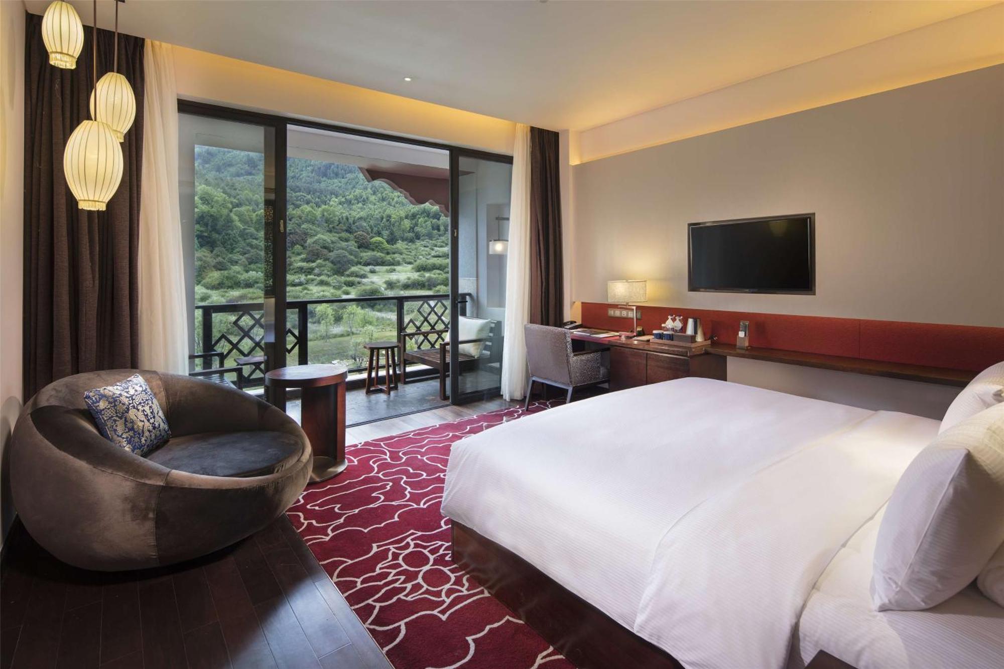 Hilton Linzhi Resort Nyingchi Bagian luar foto