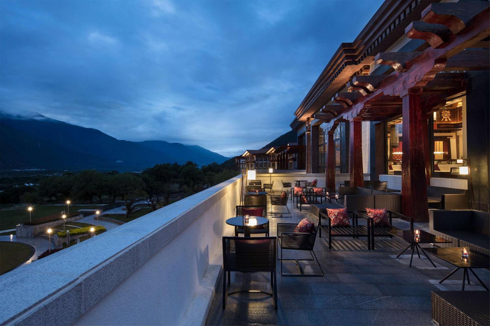 Hilton Linzhi Resort Nyingchi Bagian luar foto