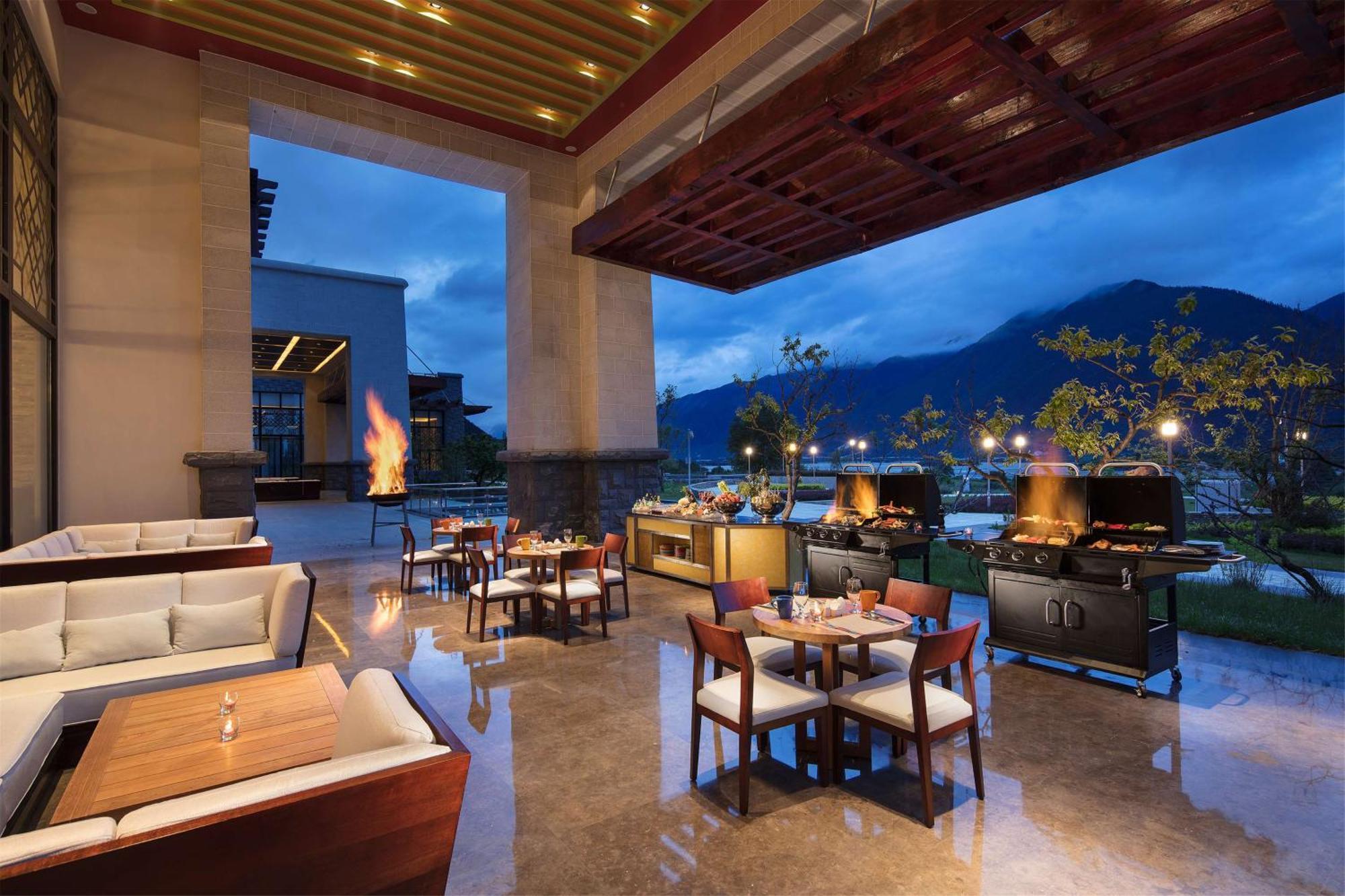 Hilton Linzhi Resort Nyingchi Bagian luar foto