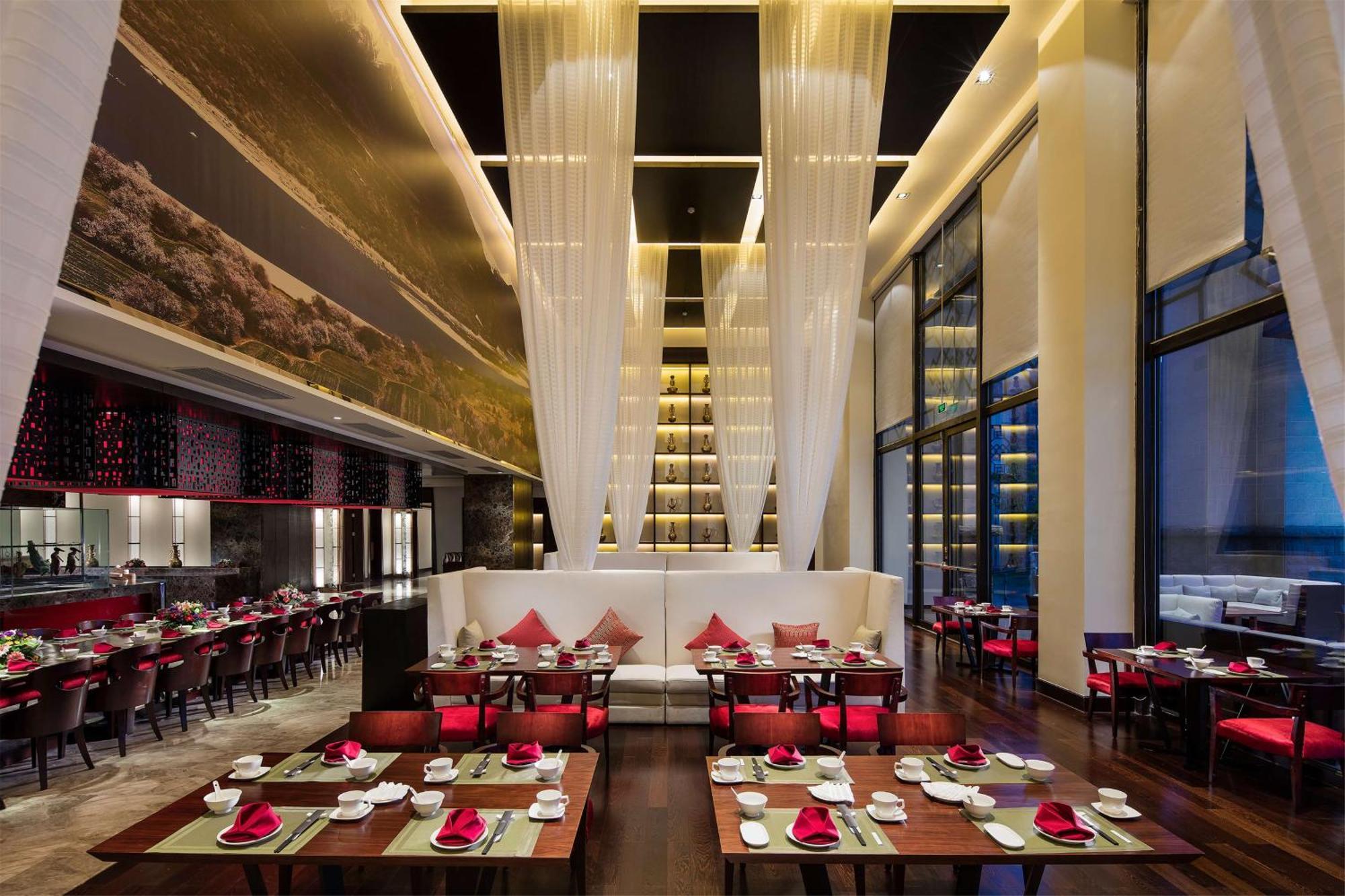 Hilton Linzhi Resort Nyingchi Bagian luar foto