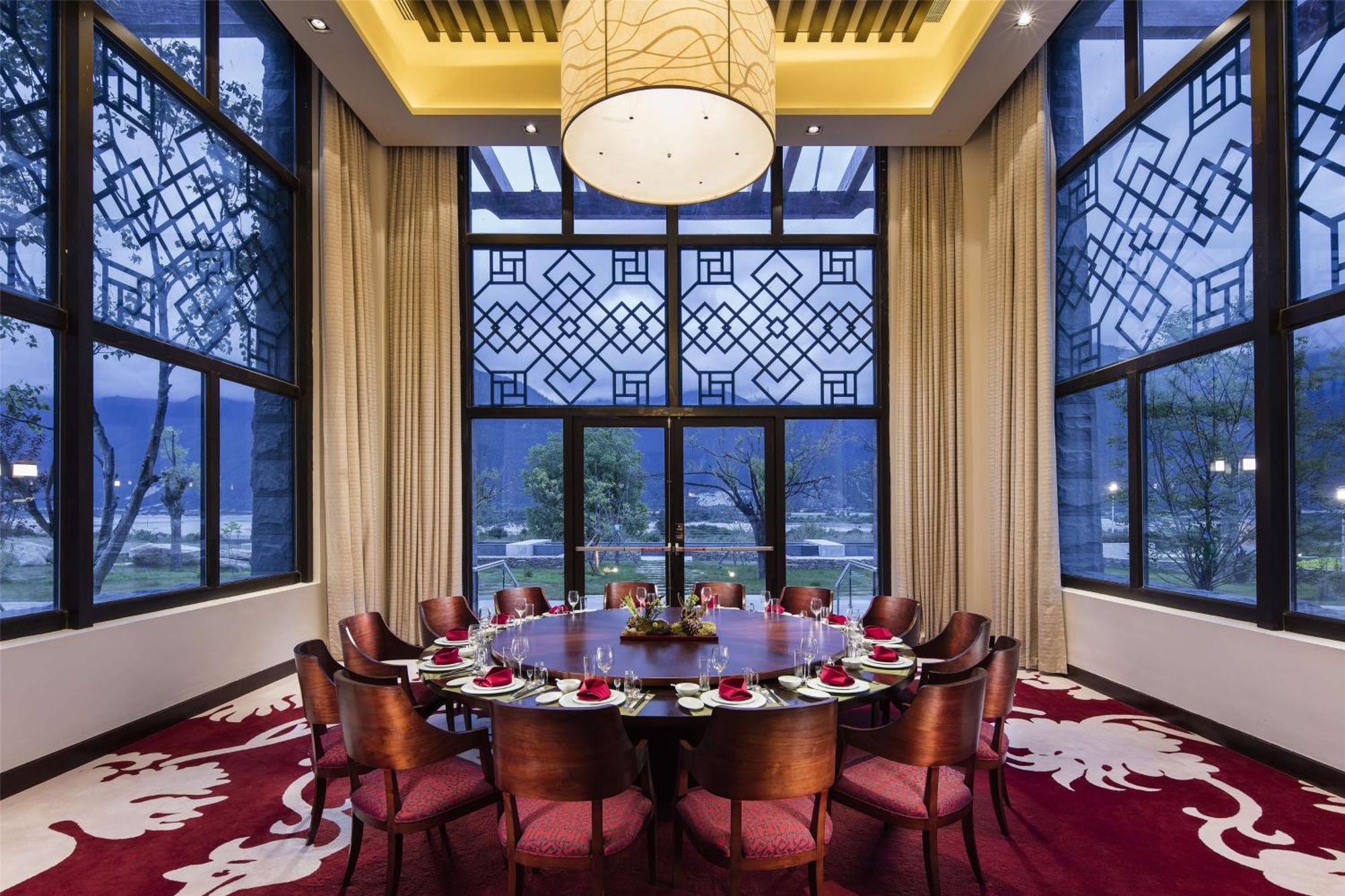 Hilton Linzhi Resort Nyingchi Bagian luar foto