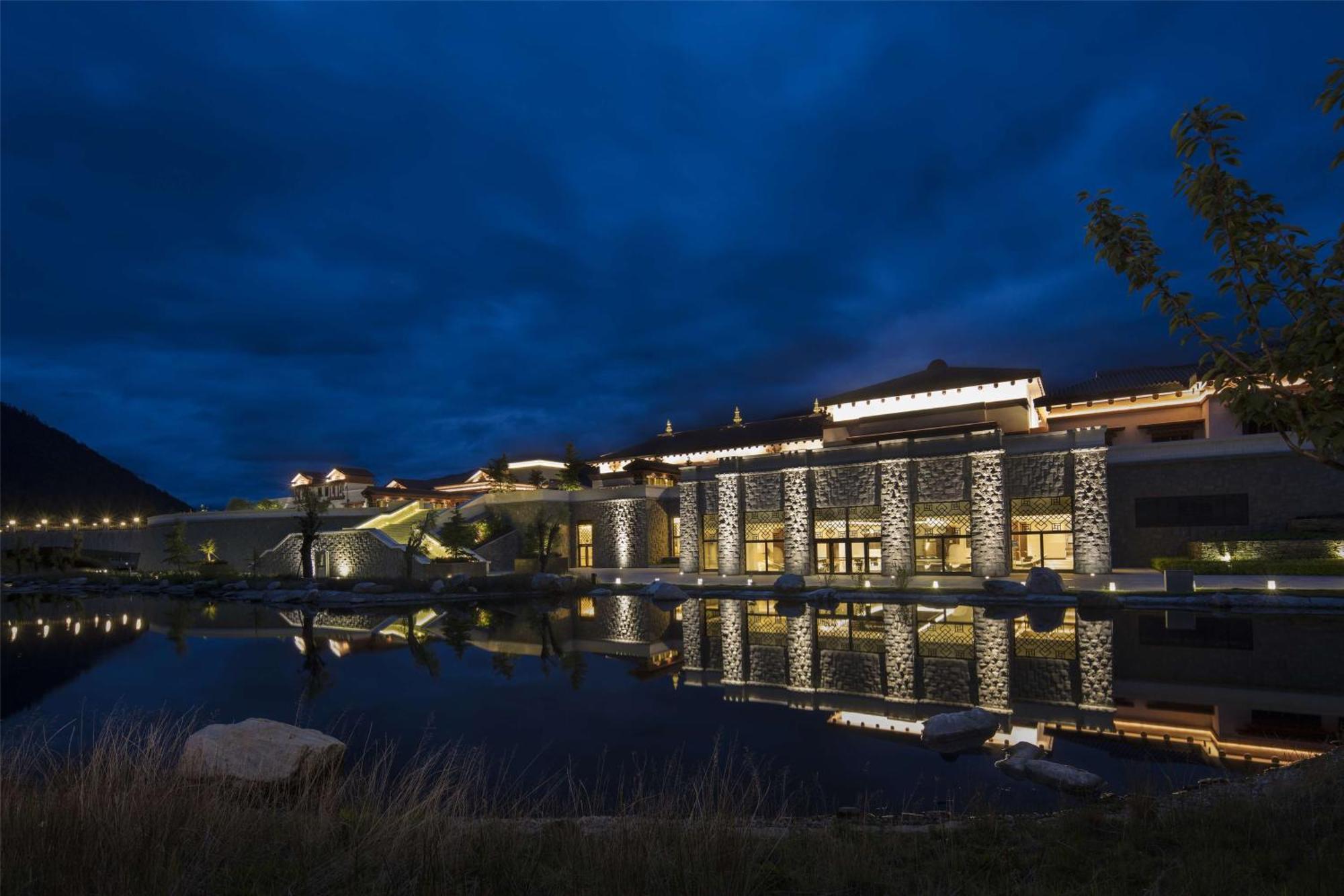 Hilton Linzhi Resort Nyingchi Bagian luar foto